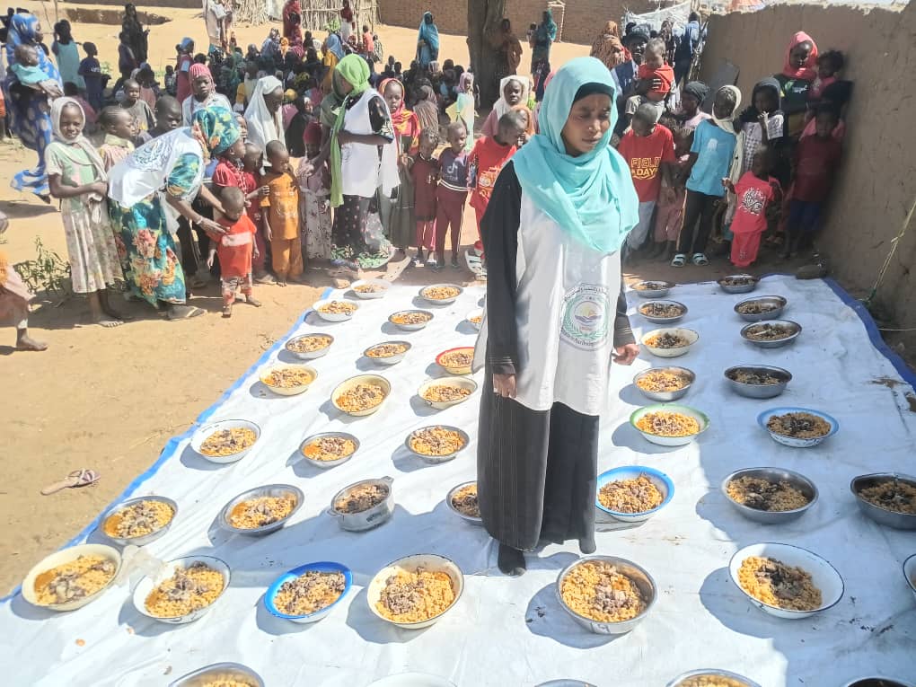 Packing cooked food portions